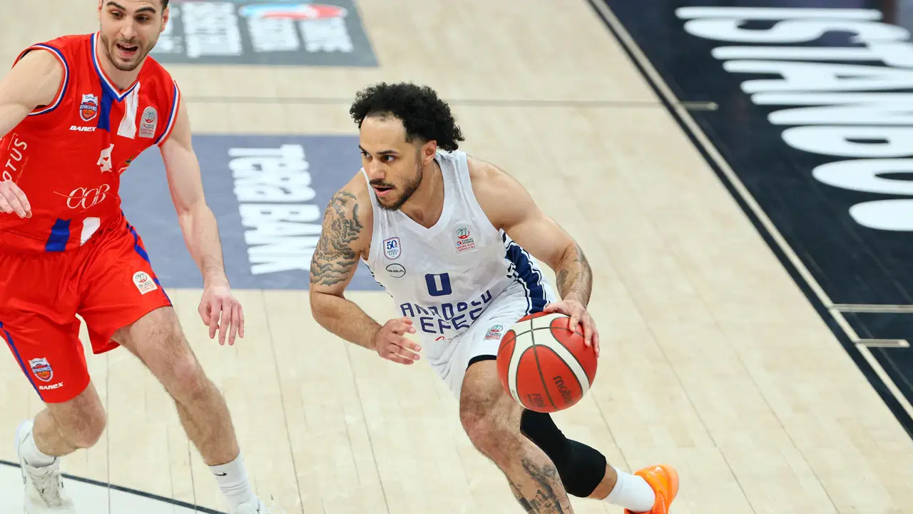 Anadolu Efes, Onvo Büyükçekmece'yi farklı geçti